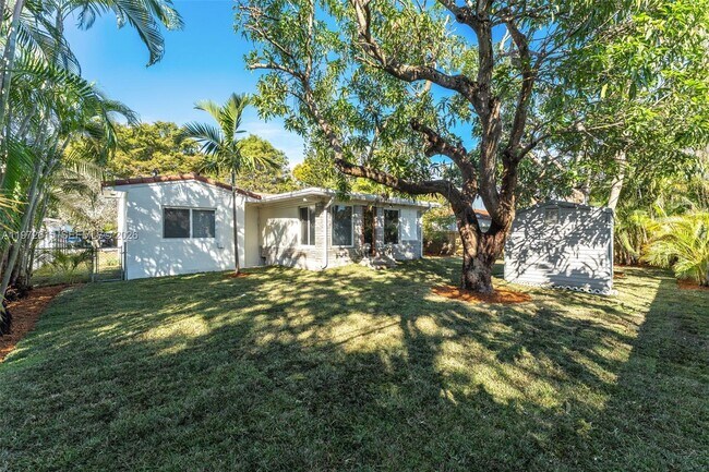 Building Photo - 3965 SW 60th Ct