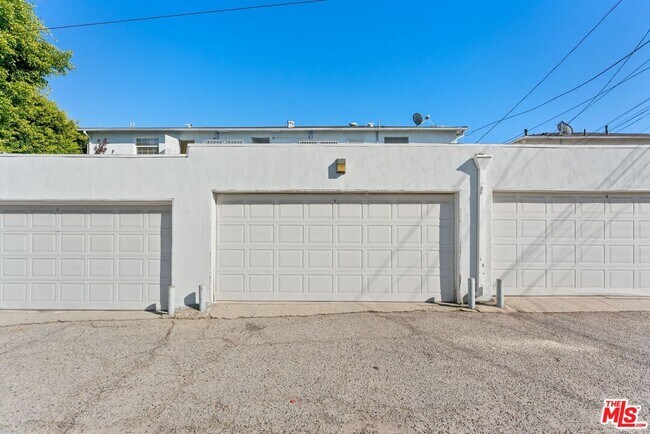 Building Photo - 1701 Stearns Dr