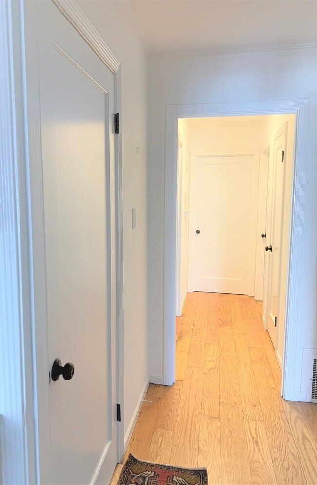 Hallway to bedrooms - 527 29th Ave