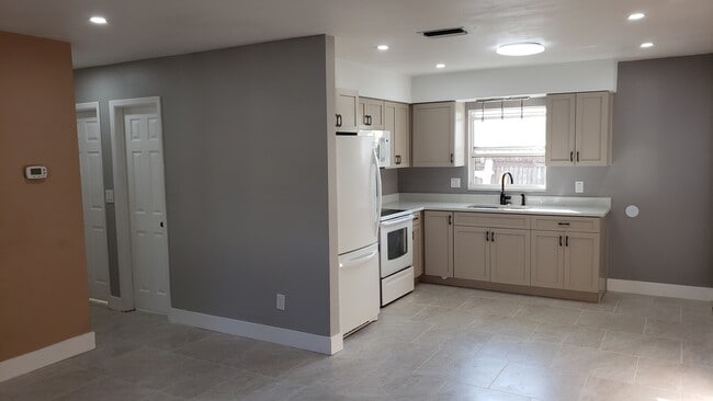 Building Photo - 651 16th St NW