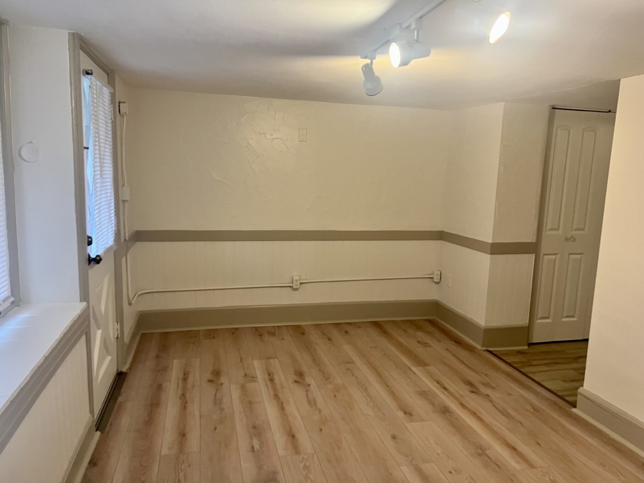 Living Room - 1815 East Greenwich Ave