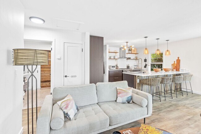Building Photo - Fully Furnished 3-Bedroom, 1-Bath Modern B...