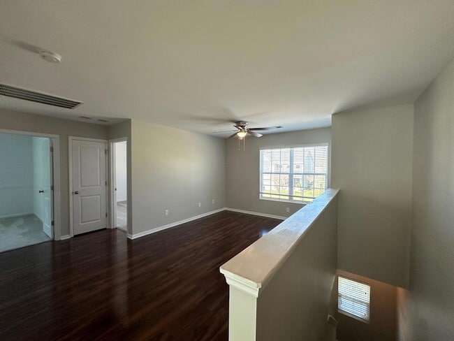 Building Photo - 450 Delmont Dr