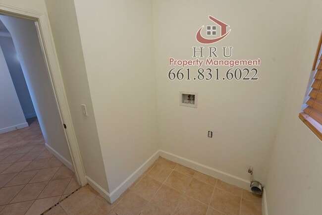 Building Photo - Northwest 4 Bed/3 bath Two-Story