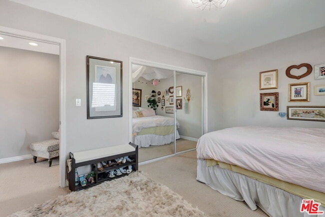 Building Photo - 4952 Placidia Ave