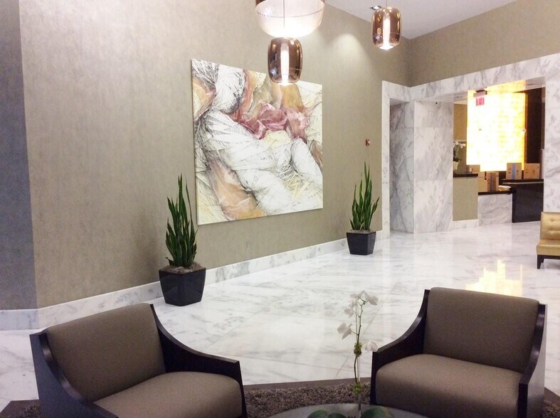 Building Photo - 1250 S Miami Ave