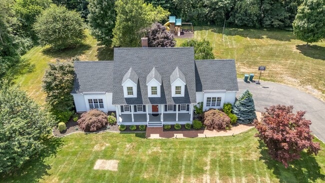 Building Photo - Charming Country Colonial on Cul-de-Sac, 4...