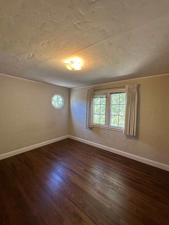 Building Photo - 49-1405