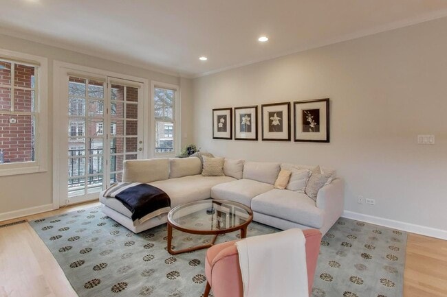 Building Photo - 1725 N Mohawk St