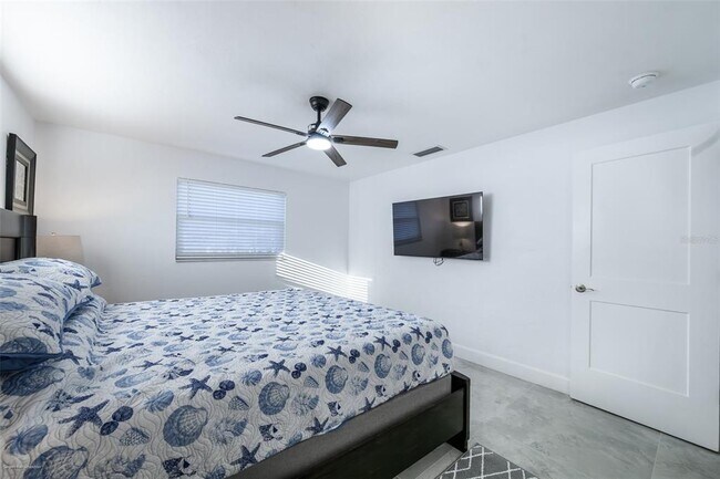 Building Photo - 149 Crescent Dr