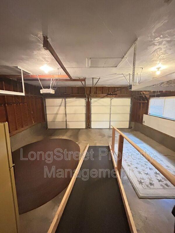 Building Photo - 3325 NW Circle Blvd