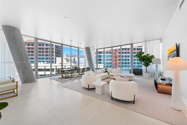 Building Photo - 2669 S Bayshore Dr