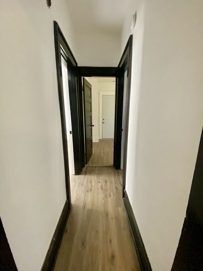 Building Photo - Riverview 2 bedroom 1 bath