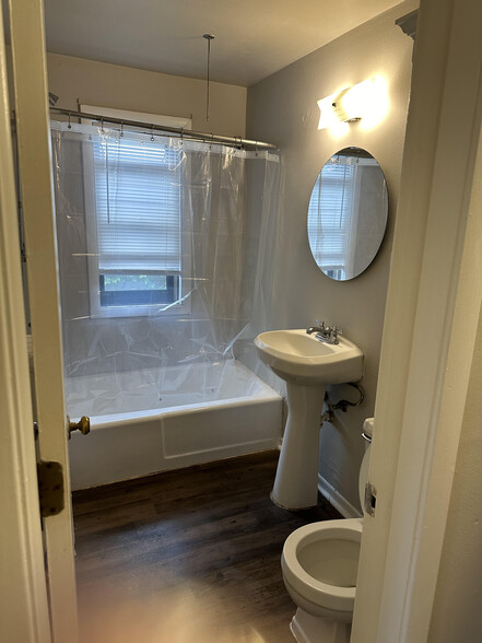 Bathroom - Yale Place Apartments