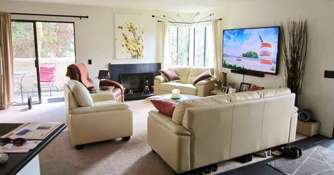 Building Photo - LA JOLLA - 2 Br + Den, Private End Unit To...