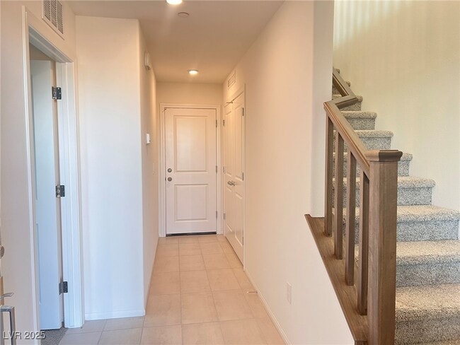 Building Photo - 137 Harmonica Ave