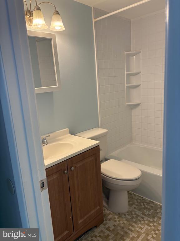 Building Photo - 215 Victor Pkwy