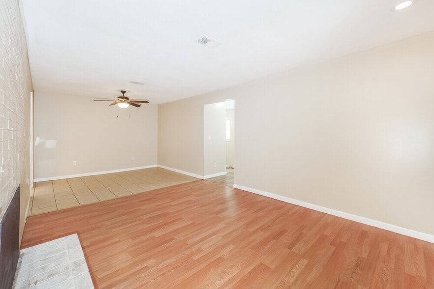Building Photo - 2125 NE Gaddy Rd