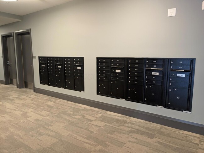 Building Photo - 751 N 6th St