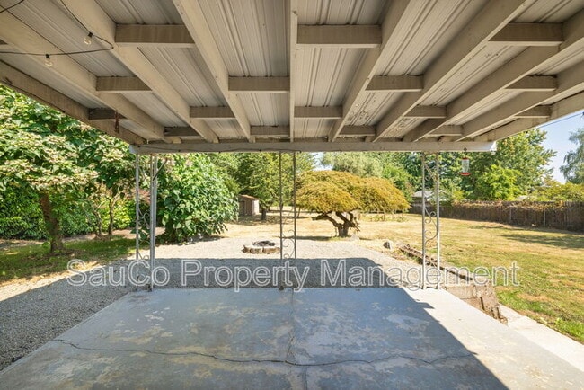 Building Photo - 5301 SE Welch Rd