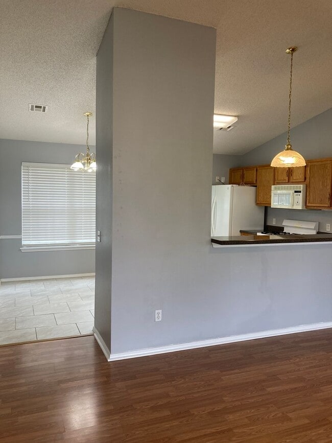 Building Photo - Nice Claremore 3/2/2 Home in Greenbrier Ad...