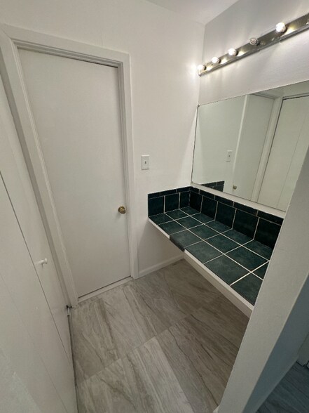 Building Photo - 2776 Willits Rd