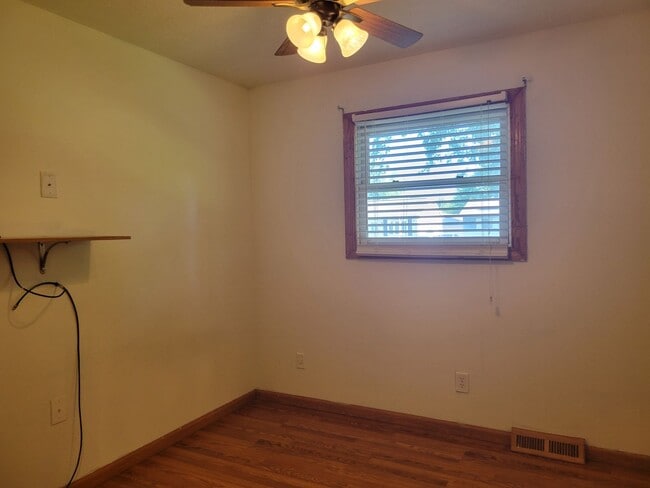 Building Photo - Your Dream Home Awaits: Spacious 4 Bed/2 B...