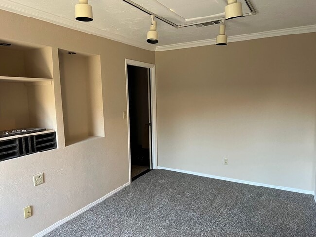 Building Photo - Charming 3 bedroom cottage for rent in Ree...