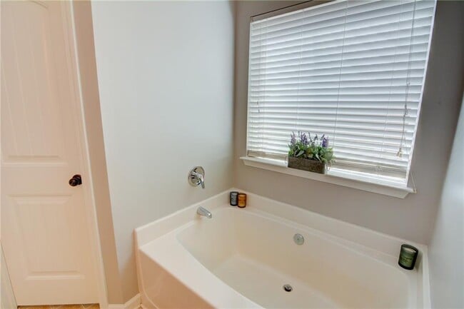 Building Photo - 4918 McEver View Dr