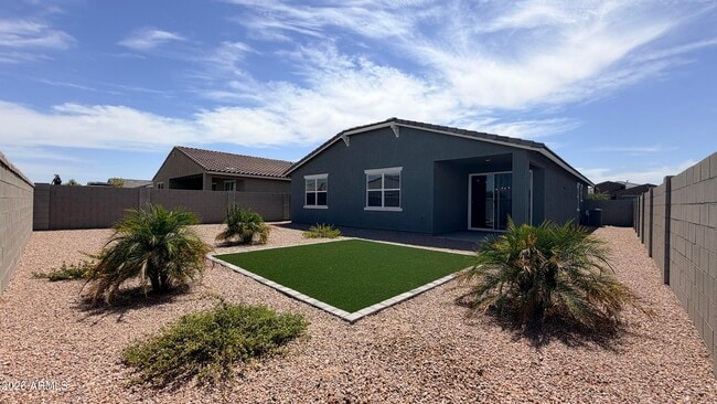 Building Photo - 37406 W San Clemente St