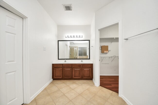 Building Photo - 2412 Appian Way