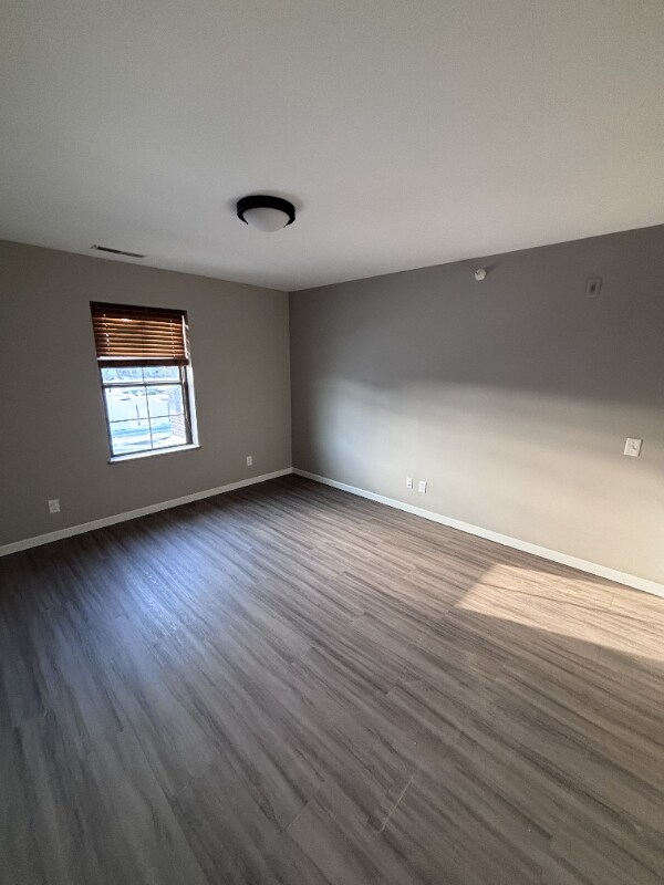 Building Photo - 609 1st Ave SW