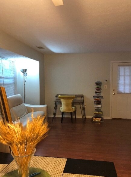 Building Photo - 818 Rubel Ave