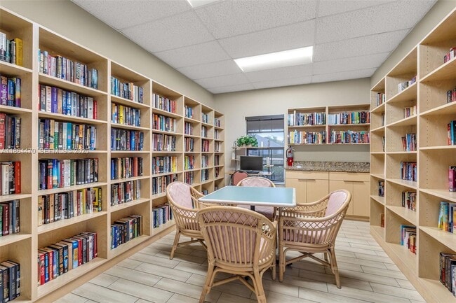 Building Photo - 2590 SE 7th Pl