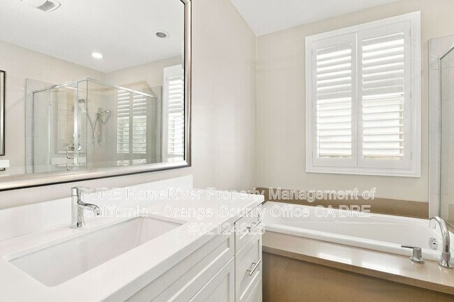 Building Photo - 208 El Paseo