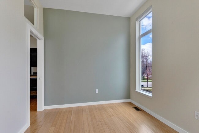 Building Photo - 1561 E 118th St