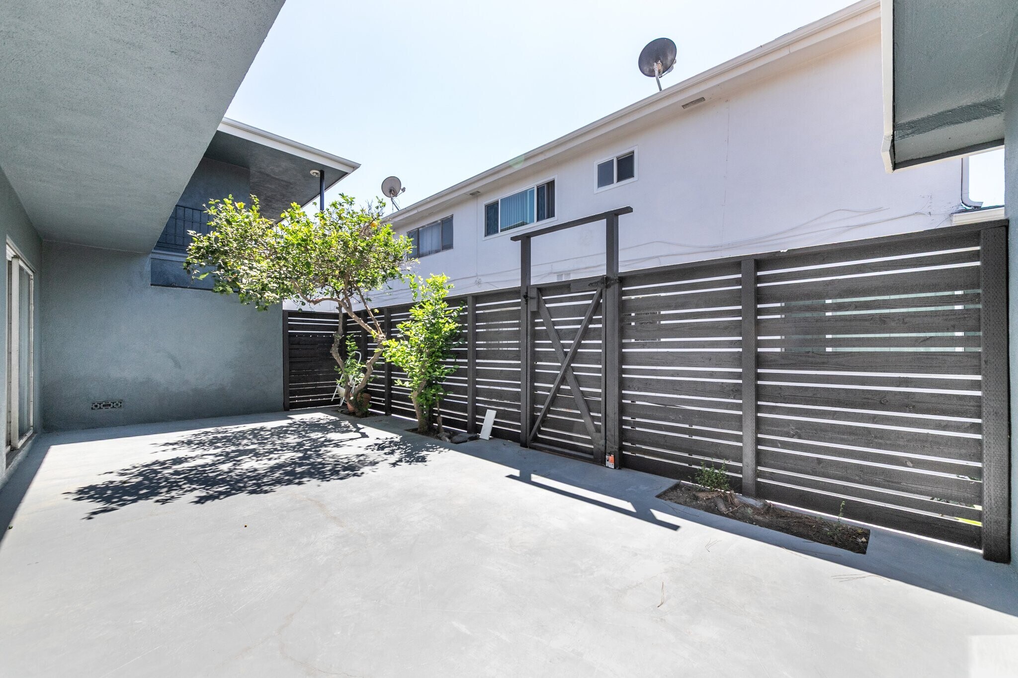 Building Photo - 11126 Crenshaw Blvd