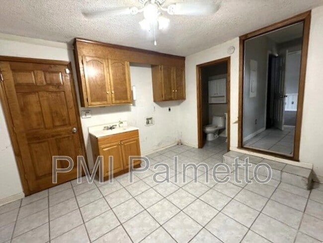 Building Photo - 105 Larkspur Ct