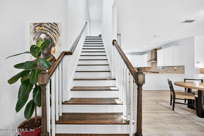 Building Photo - 168 Torres Trce