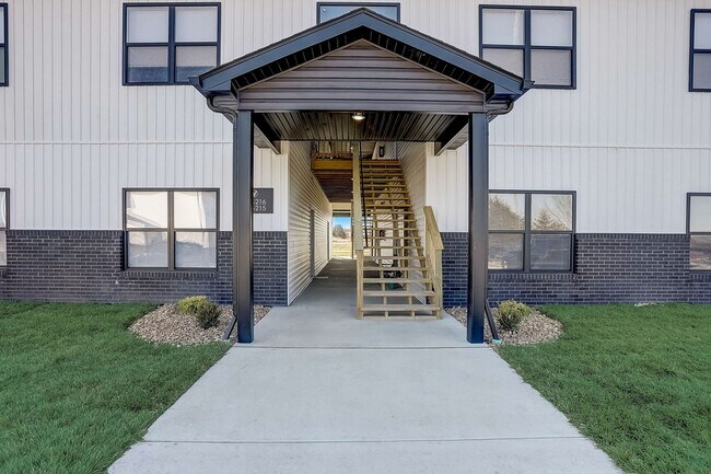 Building Photo - 703 Parkview Dr