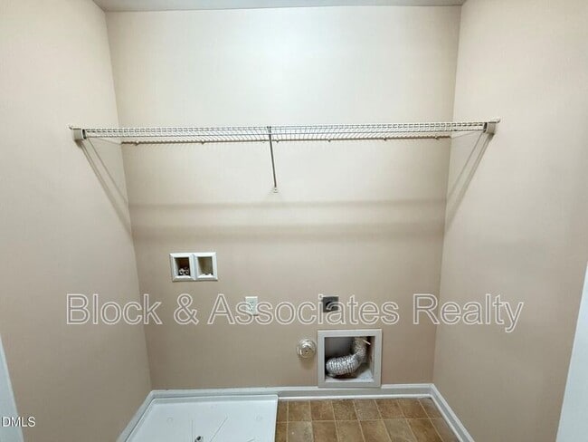 Building Photo - 705 Keystone Park Dr