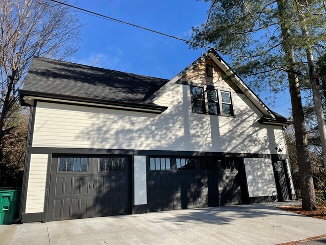 Building Photo - 737 Benton Ave