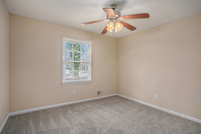 Building Photo - 3 bdrm, 2 bath in Stonecrest