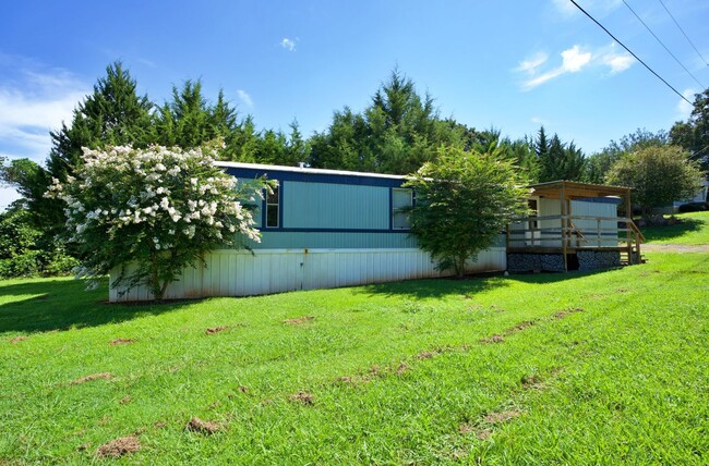 Building Photo - Evergreen D