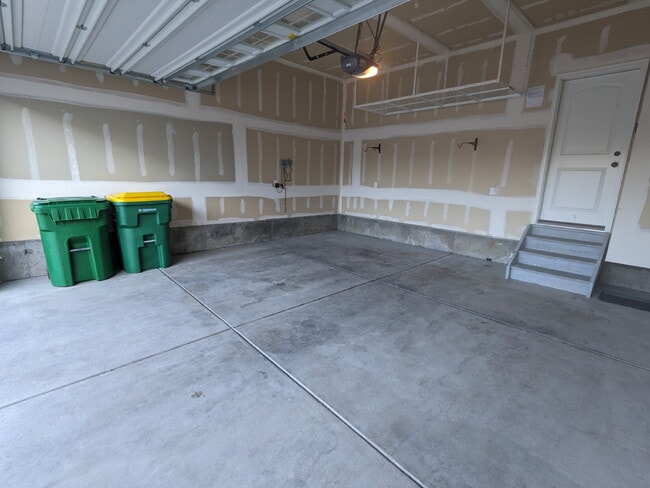 Building Photo - Luxury Open Concept Townhome in Quiet Littleton Neighborhood Complete with Mountain Views!