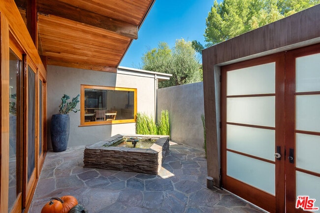 Building Photo - 4305 Clear Valley Dr