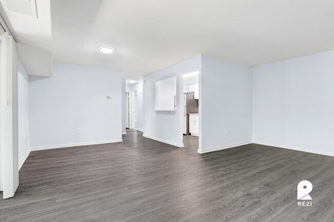 Building Photo - 6411 Hil-Mar Dr