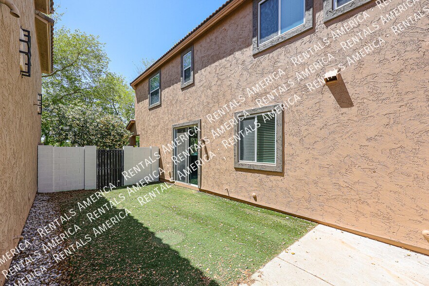 Building Photo - 2087 S Avocet St
