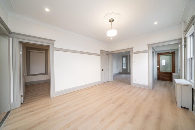 Building Photo - 22 Webster Ave
