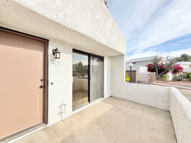 Building Photo - AVAILABLE NOW!! 2 Bedroom 2 Bathroom Condo in Rancho Mirage!